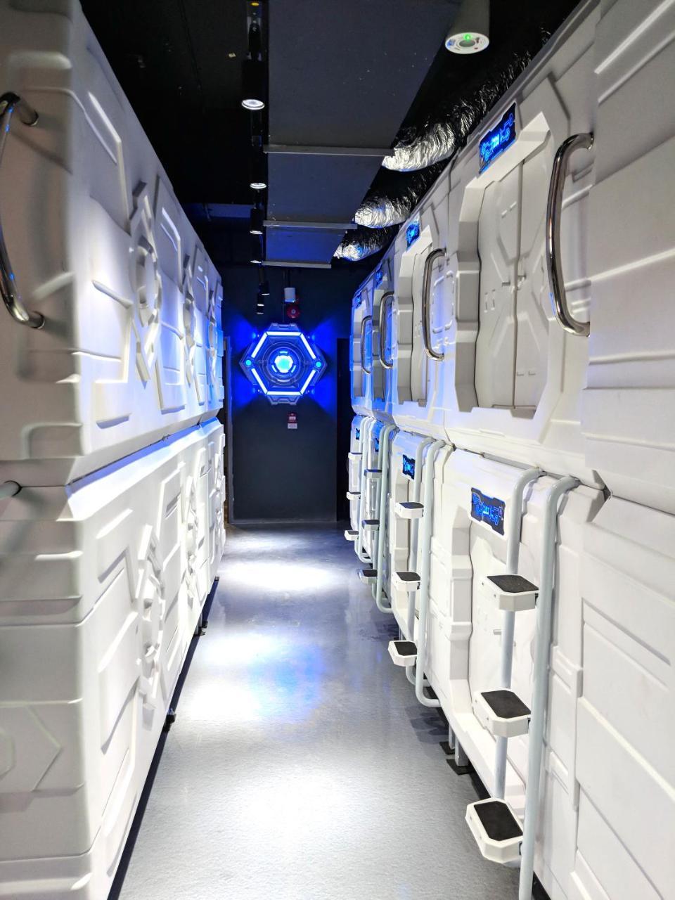 Met A Space Pod At Arab Street Σιγκαπούρη Εξωτερικό φωτογραφία